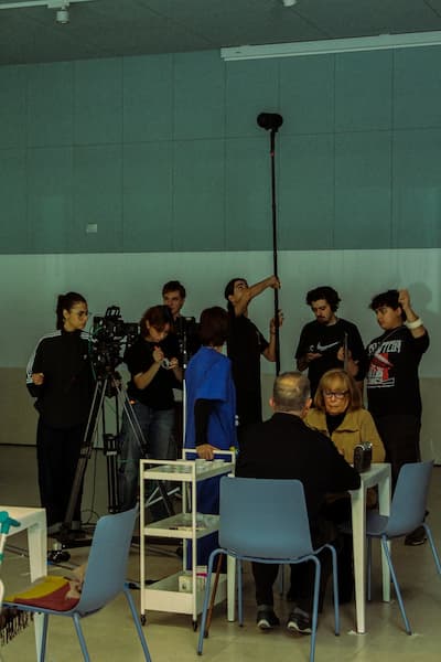 El equipo de cámara y sonido grabando de un plano